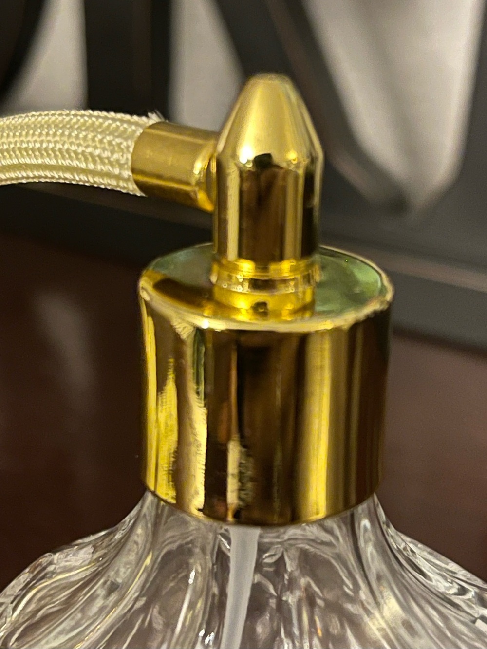 Vintage-Inspired Style Crystal Atomizer Perfume Bottle with Gold Accents - Picture 8 of 11